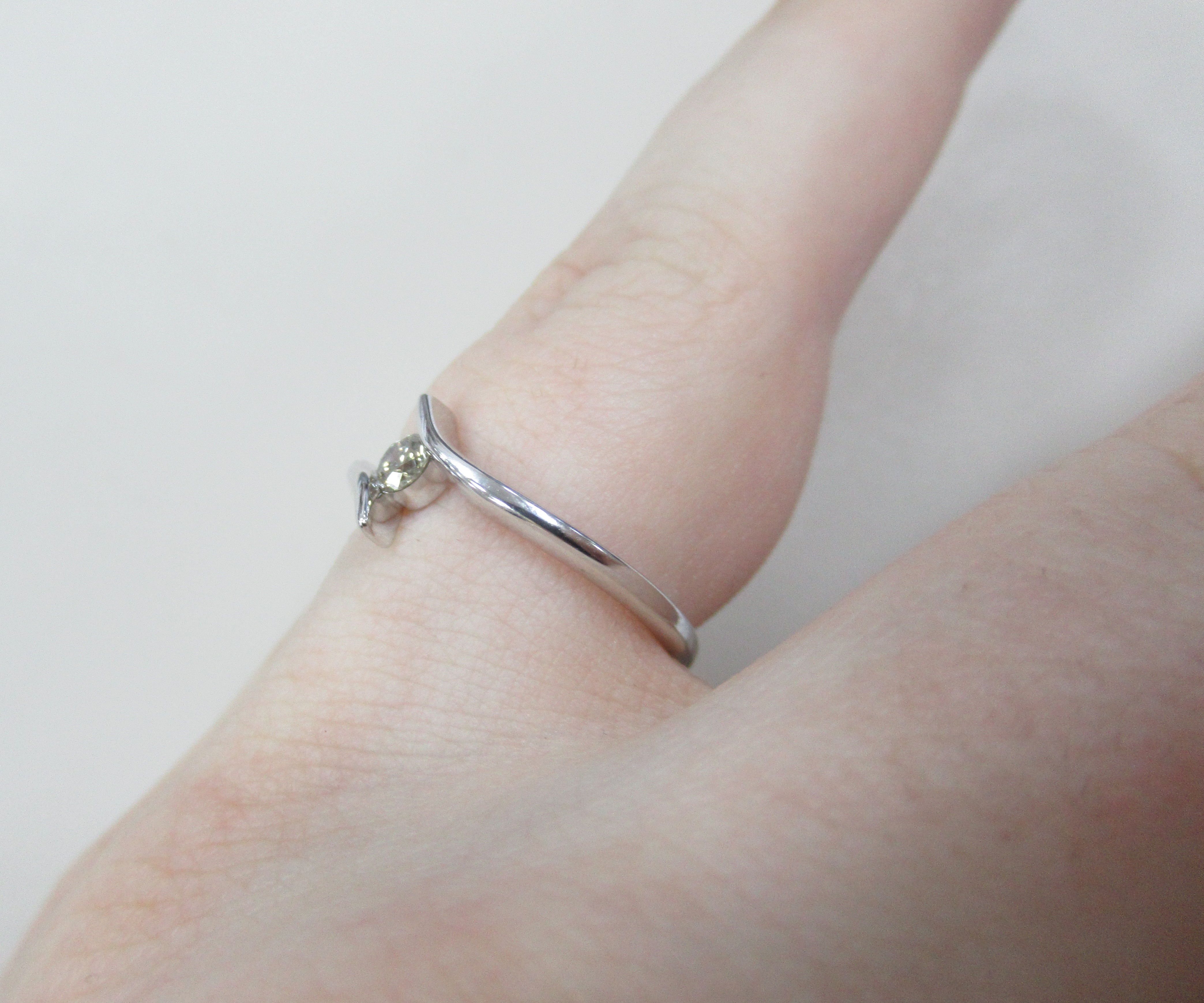 Серебряное кольцо с коньячным бриллиантом
